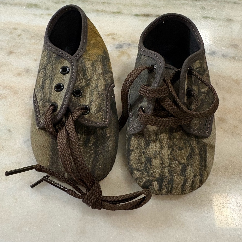 NWOT Baby shoes Sz 3